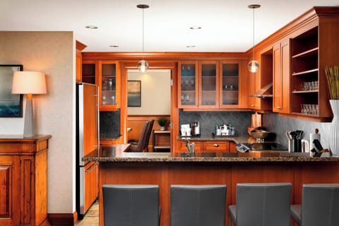 Presidential Suite, 1 Bedroom, Golf View | Private kitchen | Microwave, coffee/tea maker