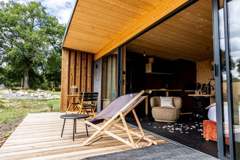 Deluxe Apartment, Private Bathroom, Courtyard View (à 2min de Montluçon) | Terrace/patio