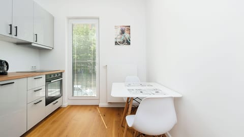 Apartment (210) | Private kitchen | Fridge, stovetop, electric kettle, cookware/dishes/utensils