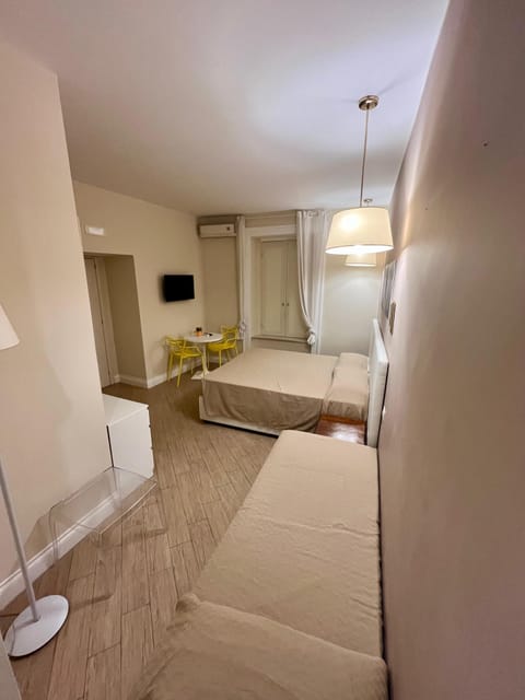 Deluxe Triple Room, Ensuite | Premium bedding, desk, laptop workspace, free WiFi