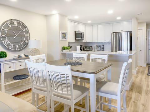 Villa, Multiple Beds, Kitchen (1835 Beachside Tennis) | Dining