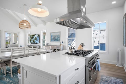 House (6 Bedrooms) | Interior