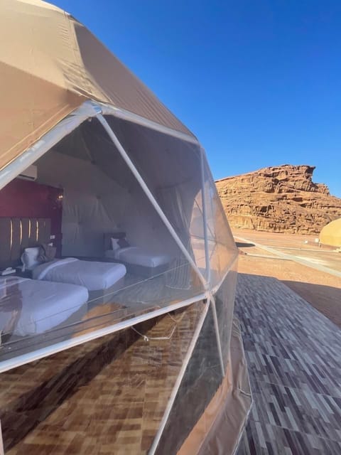 Deluxe Room, Balcony | Blackout drapes