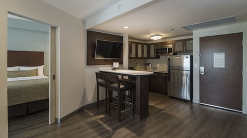 Studio Suite, Kitchen, Mountain View | In-room safe, desk, blackout drapes, soundproofing