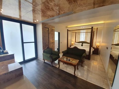 Presidential Suite | Down comforters, individually furnished, desk, laptop workspace