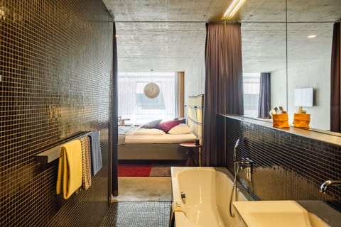 Design Signature Junior Suite | Bathroom | Free toiletries, hair dryer, bathrobes, slippers
