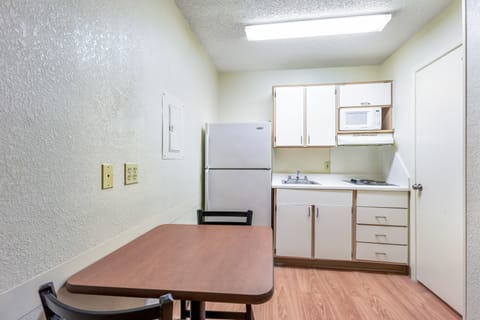 Laptop workspace, free WiFi, bed sheets