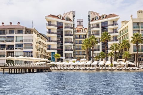 Private beach, sun loungers, beach umbrellas, beach towels