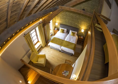 Triple Room | Desk, free WiFi, bed sheets