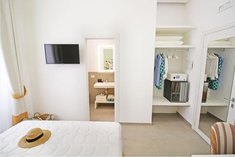 Standard Room | In-room safe, desk, soundproofing, free WiFi