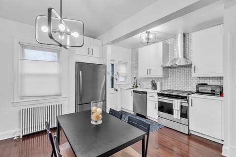 Townhome, 2 Bedrooms | Private kitchen | Fridge, oven, coffee/tea maker, electric kettle