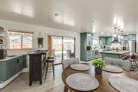 House (5 Bedrooms) | Interior