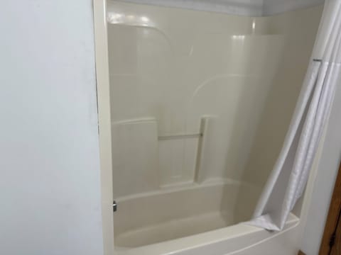 Room, 2 Queen Beds, Courtyard View | Bathroom | Combined shower/tub, towels, soap, shampoo