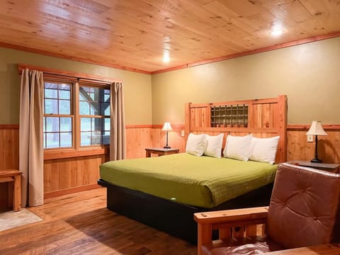 Room, 1 King Bed | Free WiFi