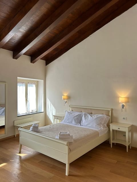 Classic Double Room, Garden View | In-room safe, free WiFi