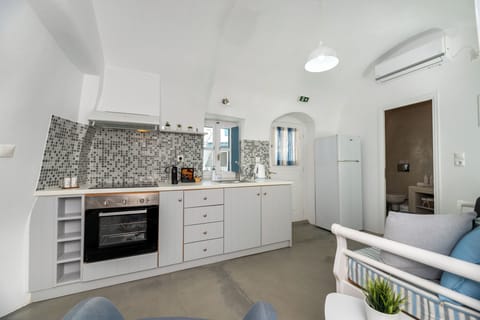 Traditional Triple Room, Courtyard View | In-room safe, soundproofing, iron/ironing board, free WiFi