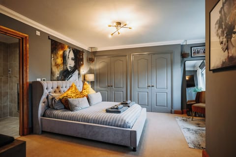 Classic Double Room | Individually decorated, individually furnished, blackout drapes