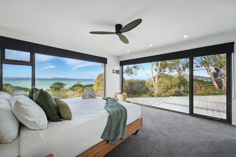 Luxury House, Beach View | 3 bedrooms, iron/ironing board, WiFi (free), individually decorated