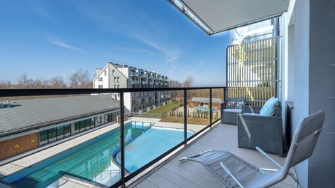 Apartament (305) Pool View | Balcony view