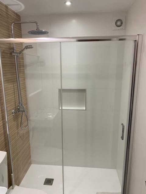 Rainfall showerhead, free toiletries, hair dryer, towels