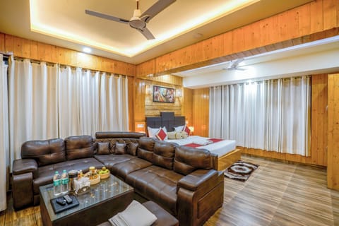 Studio Suite | In-room safe, iron/ironing board