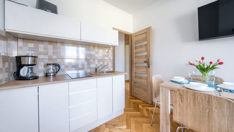 Apartment (303) | Private kitchen | Fridge, stovetop, electric kettle, cookware/dishes/utensils