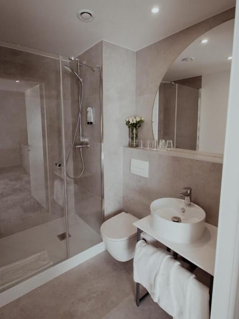 Standard Double or Twin Room | Bathroom | Hair dryer, towels, soap, shampoo