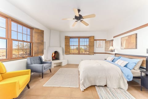 Deluxe Double Room, Desert View | Bed sheets