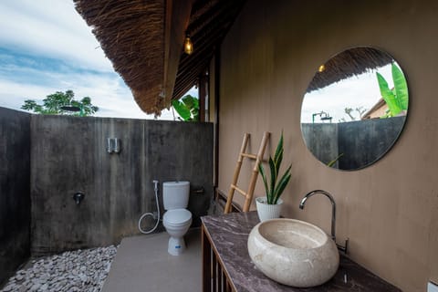 Superior Double Room, Valley View | Bathroom | Separate tub and shower, rainfall showerhead, designer toiletries