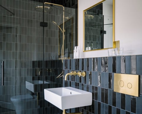 Double Room, 1 King Bed, City View | Bathroom