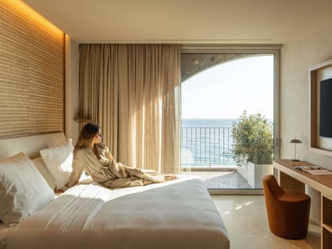 Superior Room, 1 Double Bed | Premium bedding, in-room safe, free WiFi, bed sheets