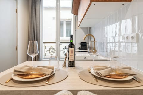 Premium Studio | Dining room