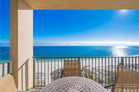 Condo, 2 Bedrooms | Property grounds