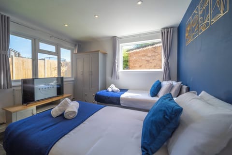 Apartment, Garden View | 1 bedroom, iron/ironing board, free WiFi, bed sheets