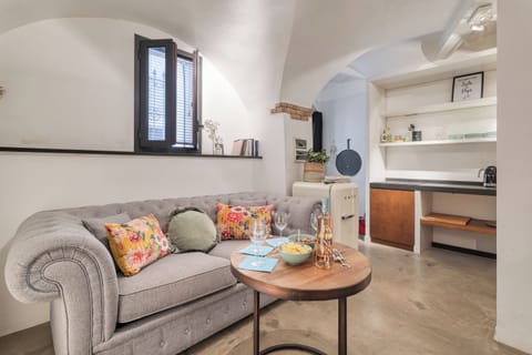 Honeymoon Apartment, Multiple Bedrooms (Boutique Apartment I Cavalieri) | Living area | 21-inch flat-screen TV with cable channels