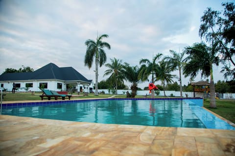 Infinity pool