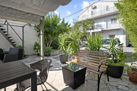 Apartment (One-Bedroom Apartment With Pool) | Exterior