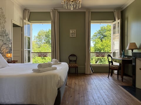 Superior Suite, Private Bathroom, Pool View | Free WiFi