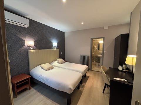 Classic Double Room | Desk, free WiFi, bed sheets