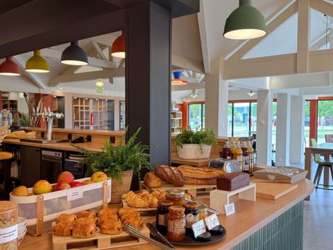Daily buffet breakfast for a fee