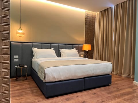 Deluxe Triple Room | Egyptian cotton sheets, premium bedding, memory foam beds, minibar