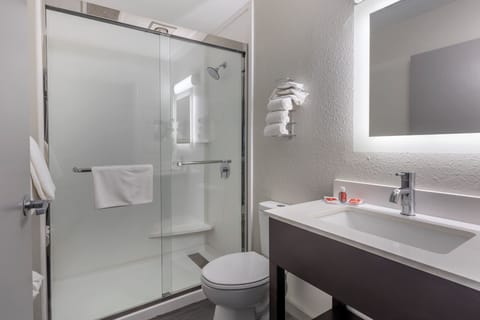 Suite, 1 King Bed | Desk, blackout drapes, iron/ironing board, free WiFi