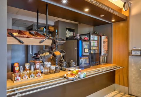 Daily buffet breakfast for a fee