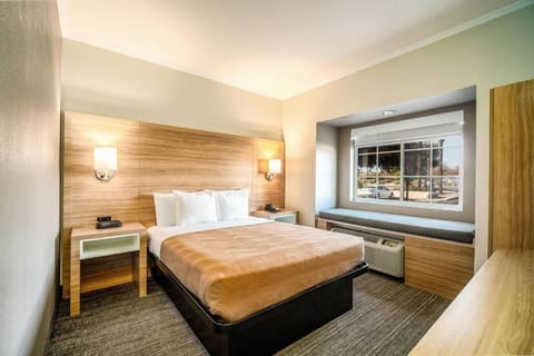 Premium bedding, laptop workspace, iron/ironing board, free WiFi