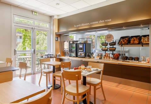 Lunch and dinner served, Italian cuisine