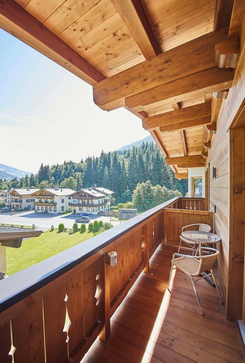 Deluxe Studio, Balcony, Mountain View | Balcony