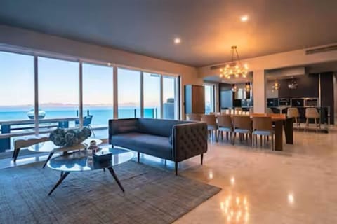 4 bedrooms, iron/ironing board, WiFi (free)