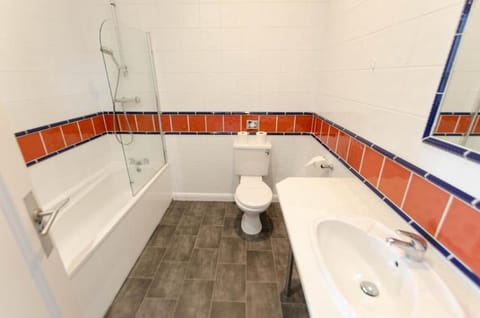 Standard Double Room | Bathroom | Bathrobes, slippers, soap, shampoo