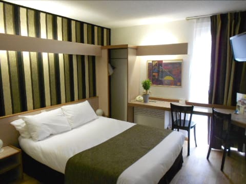 Standard Double Room | Premium bedding, Tempur-Pedic beds, desk, blackout drapes