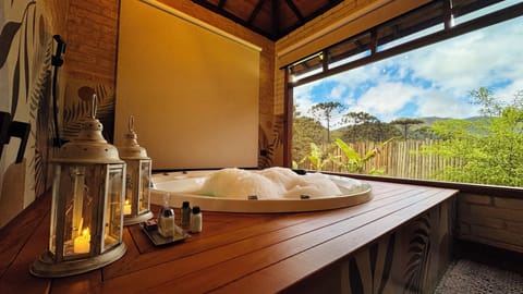 Exclusive Chalet, Mountain View | Jetted tub